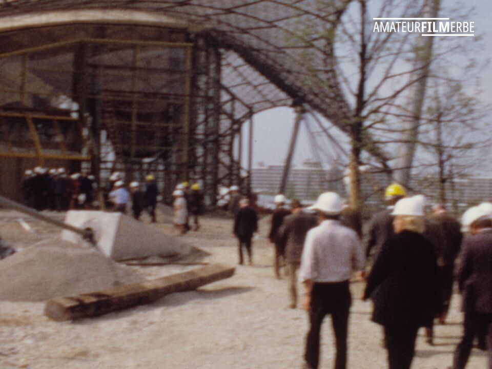 Guided tour of the construction site at the Munich Olympic Park – Still 11/19