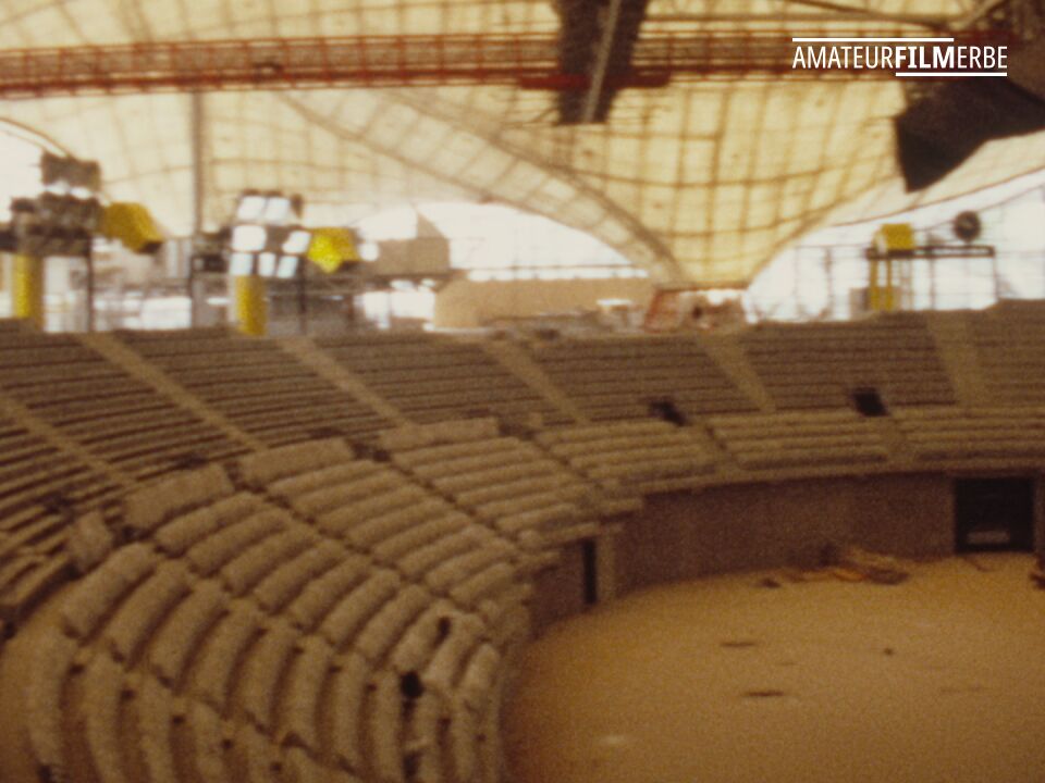 Guided tour of the construction site at the Munich Olympic Park – Still 12/19