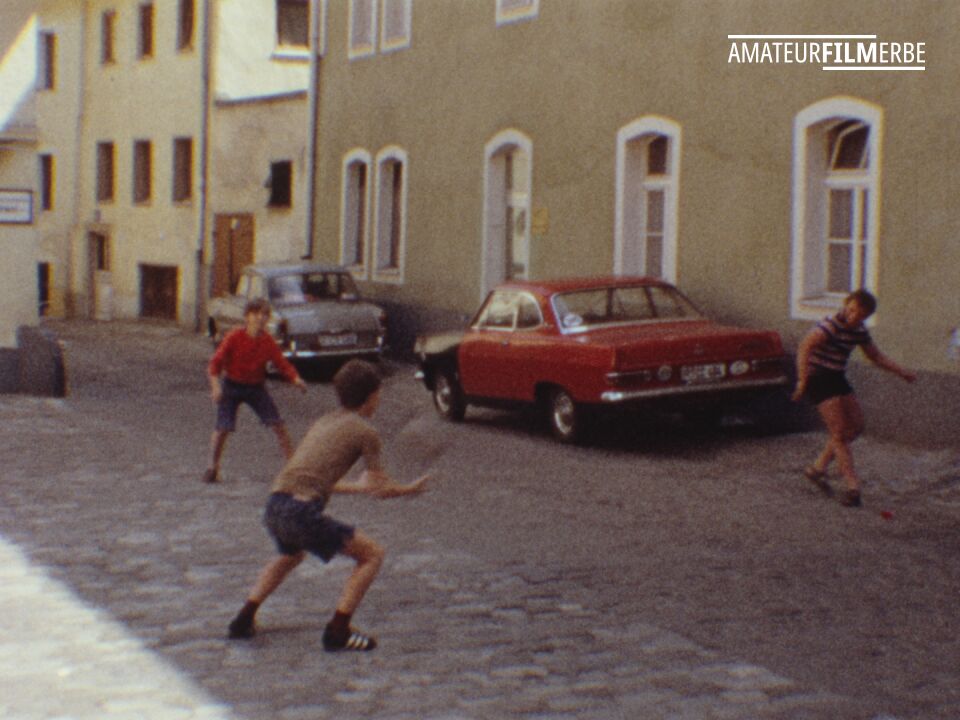 Regensburg residents and their dogs – Still 17/20