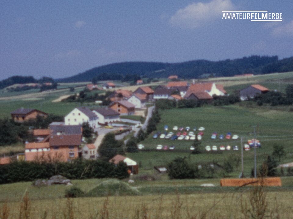 Flag dedication in Schillertswiesen – Still 4/16