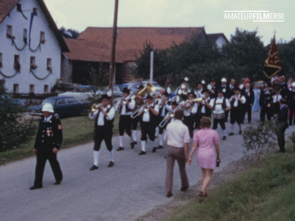 Flag dedication in Schillertswiesen – Still 8/16