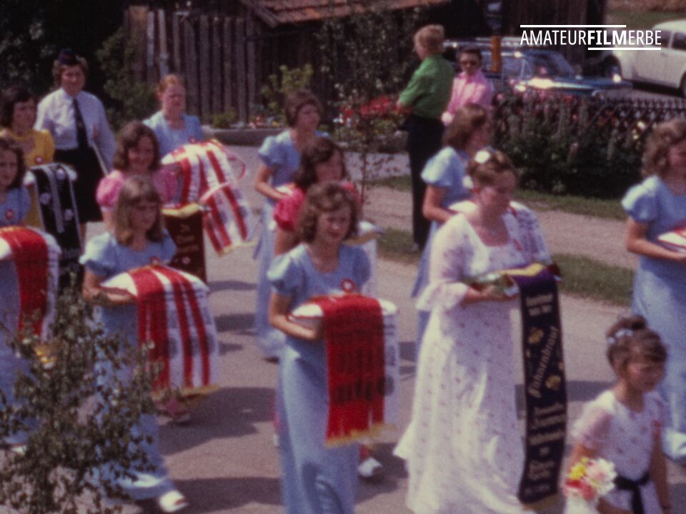 Flag dedication in Schillertswiesen – Still 13/16