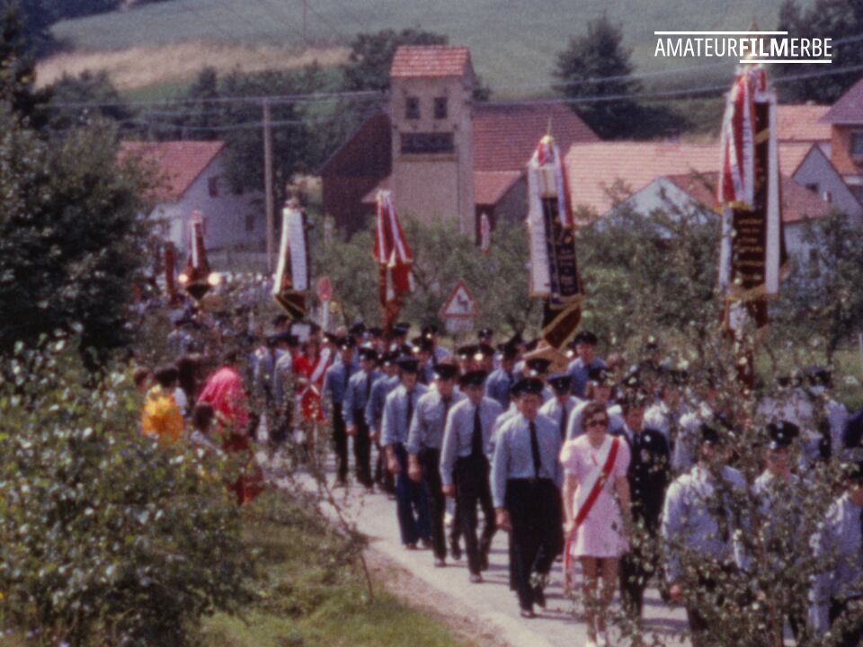 Flag dedication in Schillertswiesen – Still 14/16